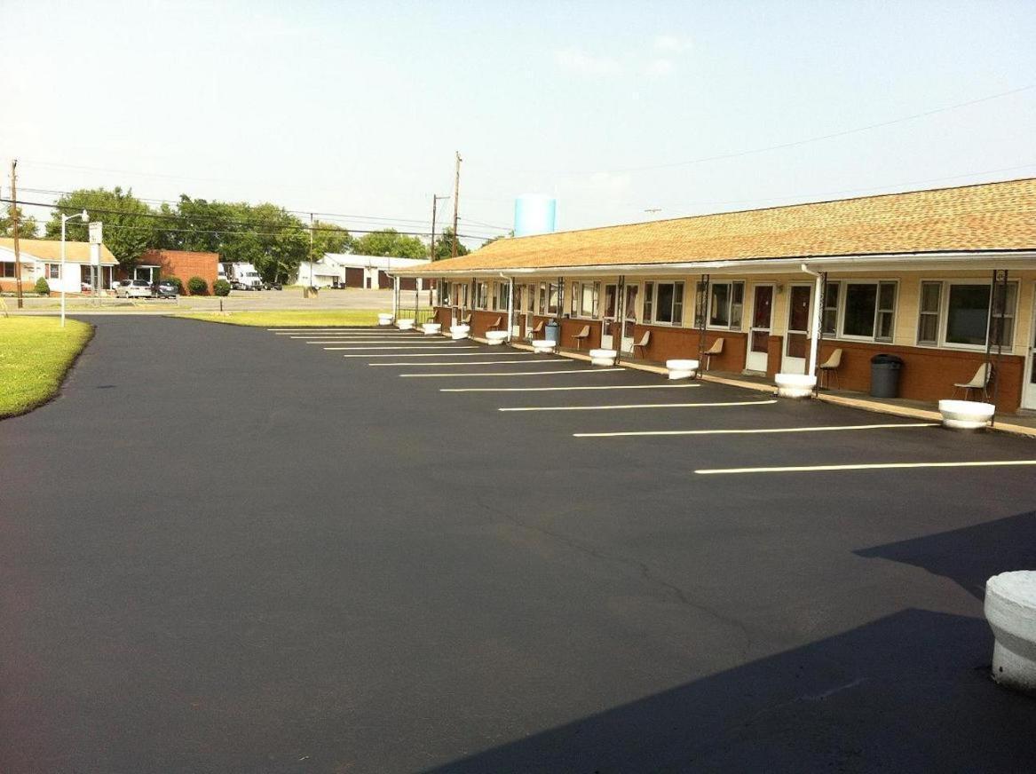 Budget Inn Mifflintown エクステリア 写真